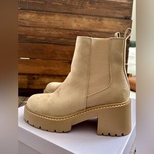 Madden Girl TRUST TAUPE Chunky Heel Ankle Boots SZ 6.5 LIKE NEW